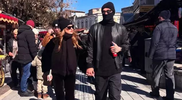 Mauro Icardi wore a mask to avoid being recognized while exploring Istanbul with his new girlfriend.