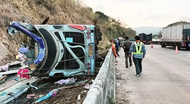 Bus overturns in Thailand: 18 dead, 31 injured.