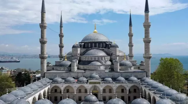 The first hatimli Taraweeh prayer will be held at the Sultanahmet Mosque.