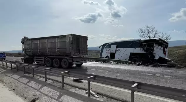 A truck collided with a passenger bus from behind in Bozüyük! There are many injured.