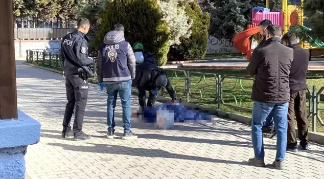 A male corpse was found in the middle of the street in Eskişehir.