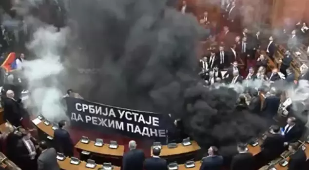 Great chaos in Serbia! Deputies threw smoke bombs into the parliament.