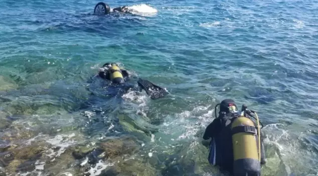 A person died in a car that fell into the sea in Izmir.