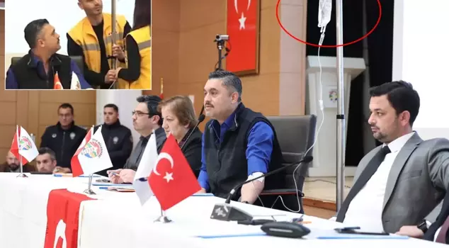 The Mayor of Şile turned the event into a show and arrived at the council with an IV drip.