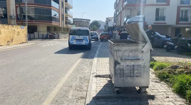 The trash container dispute ended in bloodshed; a father and his daughter were stabbed.