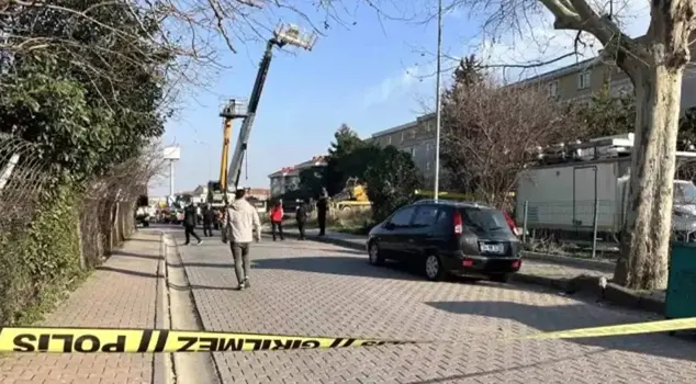 Four workers fell from a crane in Istanbul.