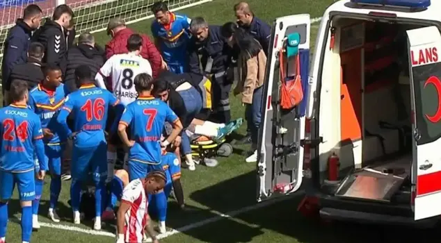 Terrifying moments in the Super League: Two football players were hospitalized at the same time.