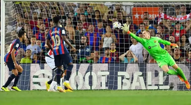 Barcelona's goalkeeper Ter Stegen was also deceived.