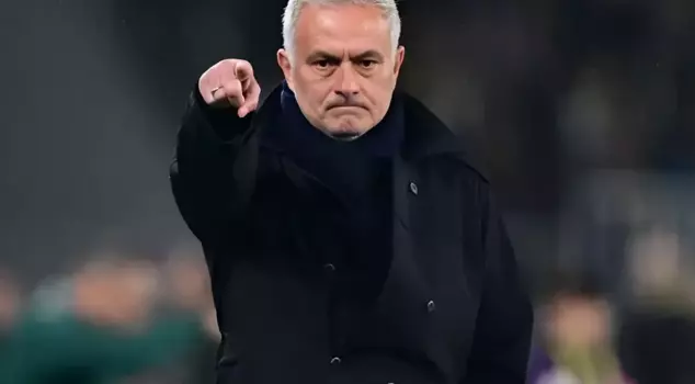 Mourinho is making revisions to the squad! He will send away half of the team at once.