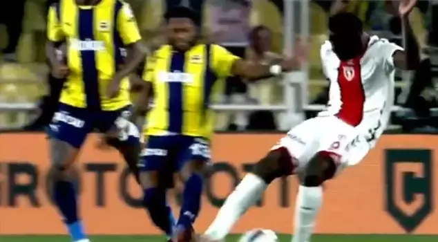 Fenerbahçe was expecting a red card, but the referee made a completely different decision.