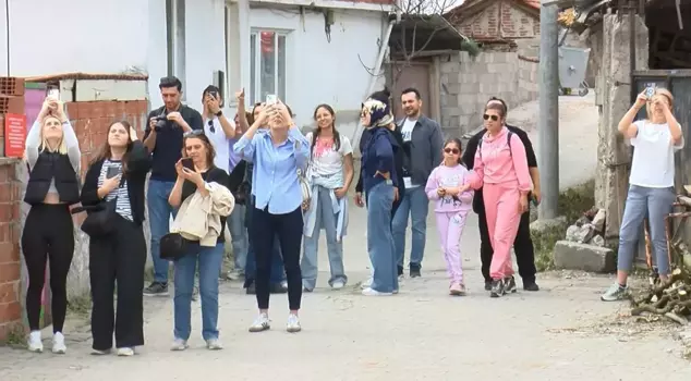 They flocked to Bursa to see the stork up close.