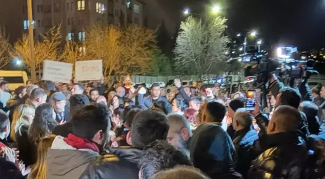 The CHP protested the İmamoğlu decision in front of YÖK.