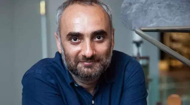 The detained journalist İsmail Saymaz has been brought to the courthouse.