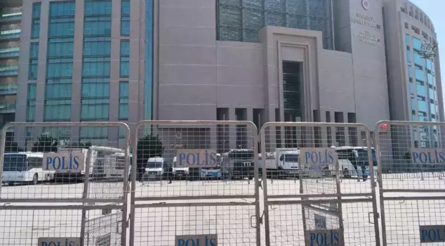 The roads leading to Çağlayan Courthouse will be closed until 08:00 tomorrow morning.