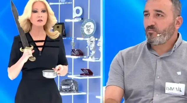 موجة أنلي لم تشهد مثل هذا: أعلنت نفسها الملَك الرابع عشر، وأعلنت والدها نبيًا.