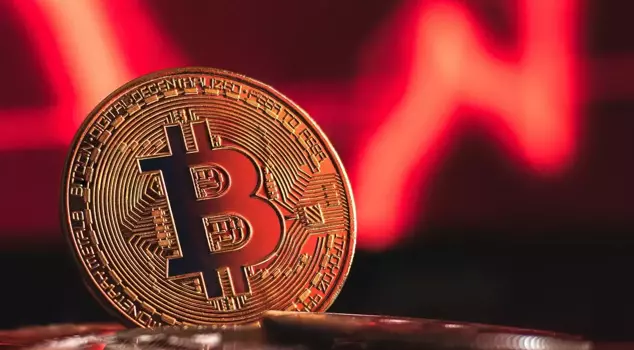 تطور يهز الأسواق: مخاوف الركود في الولايات المتحدة دمرت سعر البيتكوين