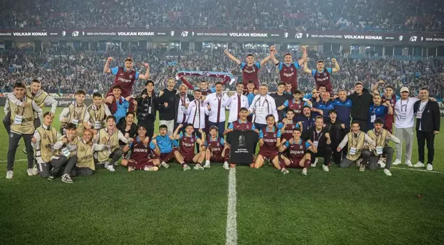 Trabzonspor signed professional contracts with 13 players from its U19 team.