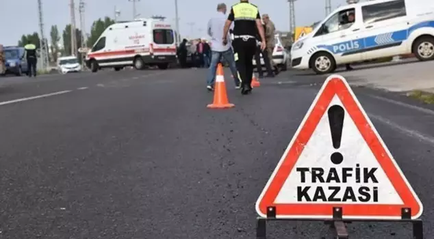 A minibus and a car collided head-on in Bitlis.