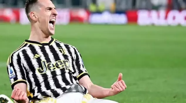 It has never been seen like this! He didn't even play a single match, but his contract was extended.