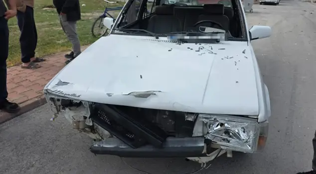 Electric motorcycle collided with a car: The driver's eye was injured.