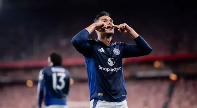 Manchester United and Tottenham winked at the final.