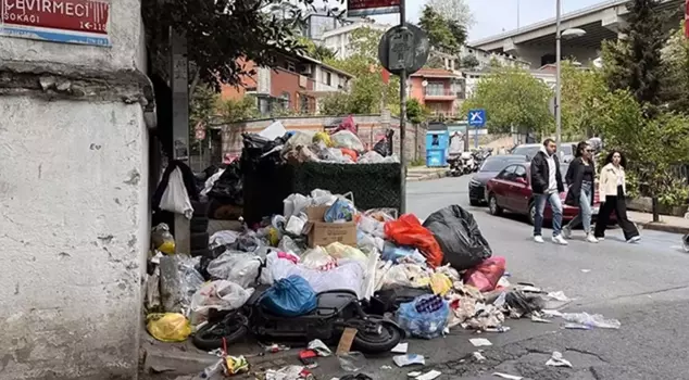 The salary crisis could not be resolved, and garbage mountains have formed in Beşiktaş.