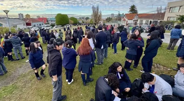 After the 7.4 magnitude earthquake, 2,000 people were evacuated in Chile.