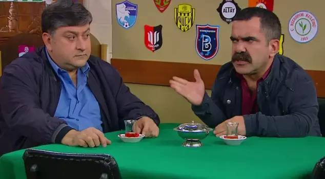 The legend is back: Tea seller Hüseyin and Şükrü in the same frame after years.