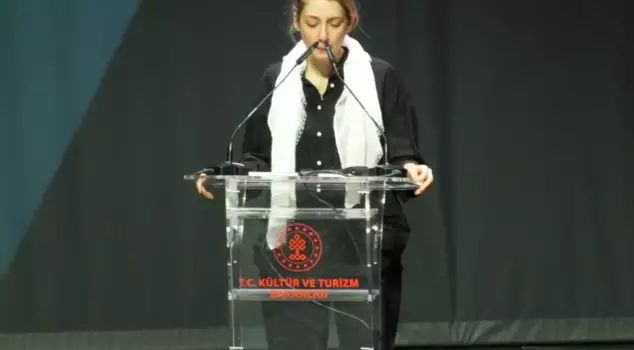 Önder's daughter read the letter she wrote to her father with tears in her eyes.