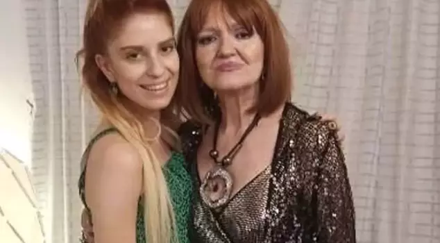 Gülden Karaböcek الآن أسكتت ابنتها: إذا تحدثت، سأمسحك أيضًا.