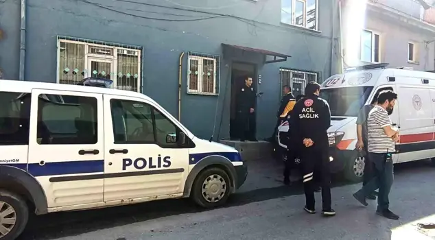 Kütahya'da şüpheli ölüm: Genç adamın cansız bedeni bulundu. 

ترجمة: وفاة مشبوهة في كوتاهيا: تم العثور على جثة شاب.