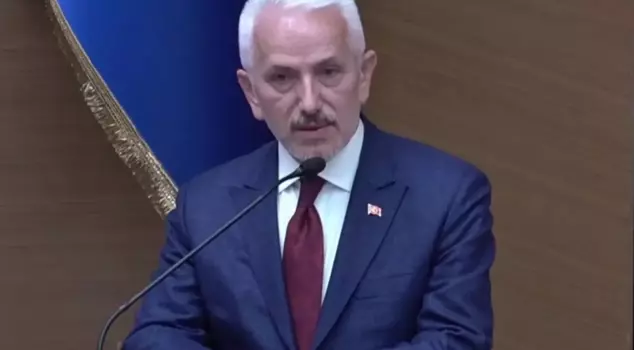 Üsküdar Belediyesi'nde AK Partili meclis üyesi partisinden istifa etti. 

ترجم إلى العربية:
استقال عضو المجلس البلدي من حزب العدالة والتنمية في بلدية أوسكودار.