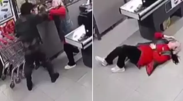 المتجر الكبير اعتدى على الصراف بهذه الطريقة.