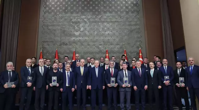 The media awards have found their recipients! President Erdoğan thanks the Turkish Press Federation.