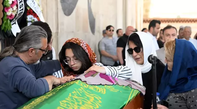 The funeral of Bahar, who was killed in broad daylight, was laid to rest amidst tears.