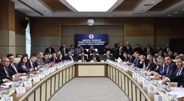 The candidates for HSK membership have been announced, and the opposition has left the hall.