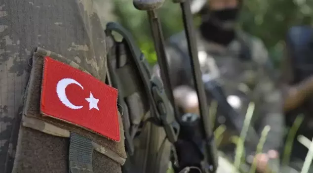 The entry of some retired soldiers into the officers' club has been banned.