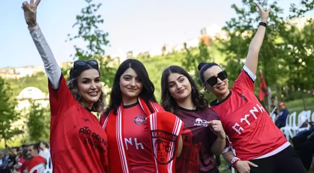 Exciting championship celebration in Istanbul! But this time, it's not a Turkish team.