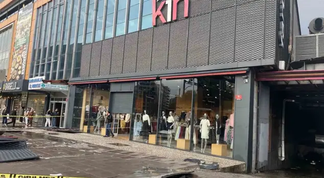 A storm in Ankara blew the store sign onto the street.