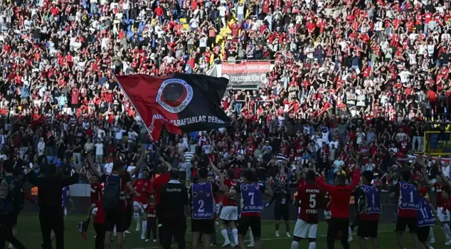 جينتشلاربيليغي صعد إلى الدوري الممتاز بعد 4 سنوات من الغياب.