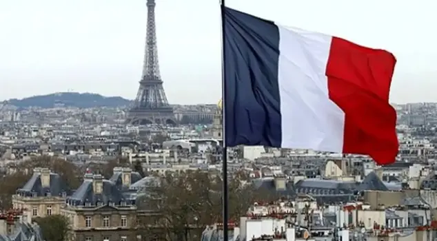 Algeria has requested 15 French diplomatic staff to leave the country.
