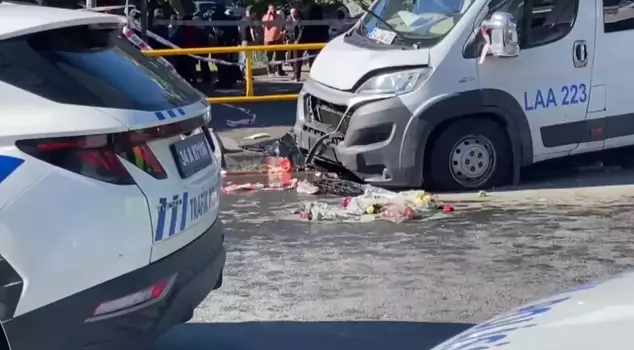 A minibus crashed into pedestrians in Kağıthane: 1 dead, 4 injured.