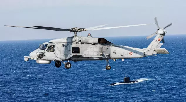 The helicopter of the Ministry of National Defense made an emergency landing in the sea.