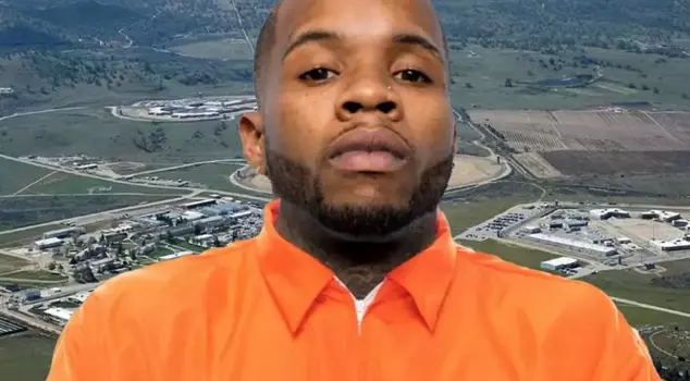 The famous rapper Tory Lanez experienced horror in prison.