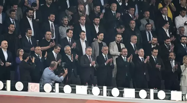 Galatasaray fans react to İbrahim Hacıosmanoğlu! He didn't shake hands.