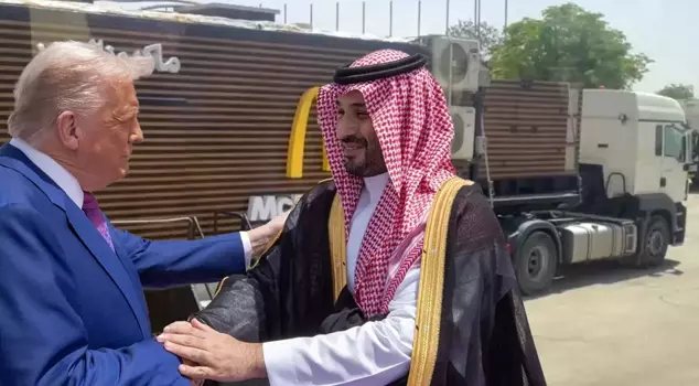 A mobile McDonald's branch was set up in the royal palace garden in Saudi Arabia for Trump.