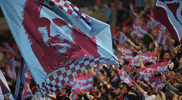After the third goal, the stands reacted: Management resign!