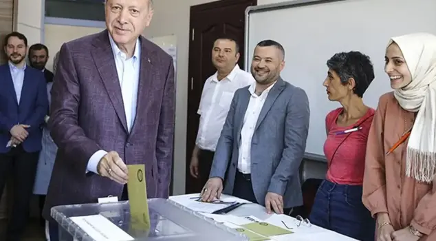 The Secretary General of the AK Party, İnan, shared the latest poll that came to his desk.