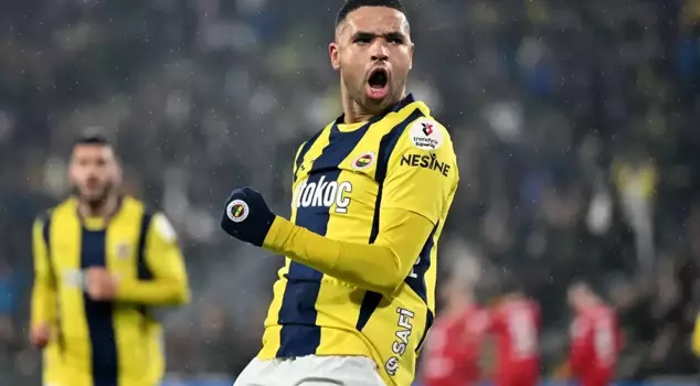 En-Nesyri made a gesture to the fans after scoring a goal.