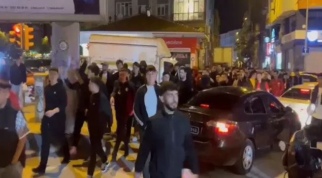إسكيشهيرسبور من مشجعي غلطة سراي يمنعون احتفالات البطولة